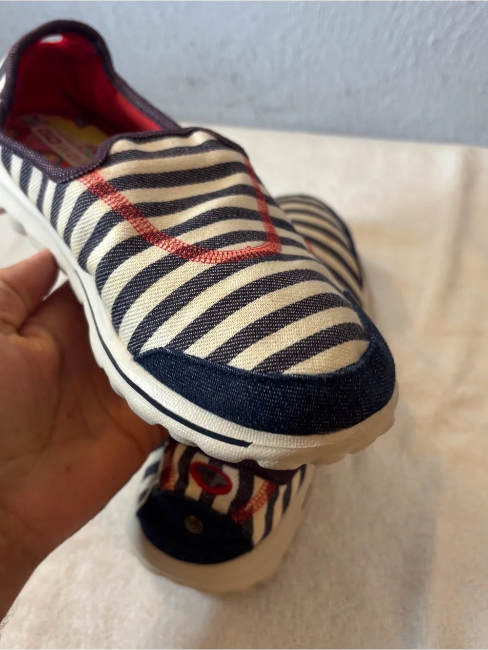 Skechers Go Walk Americana Slip On Walking Shoes SZ 10 Lightweight Striped